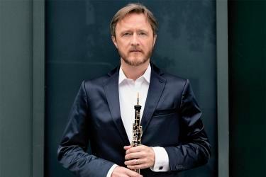 Albrecht Mayer Makes the Oboe “Sing”