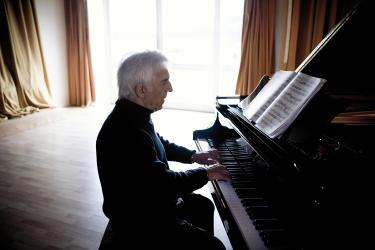 Pianist Vladimir Ashkenazy Explores the Beauty of Bach