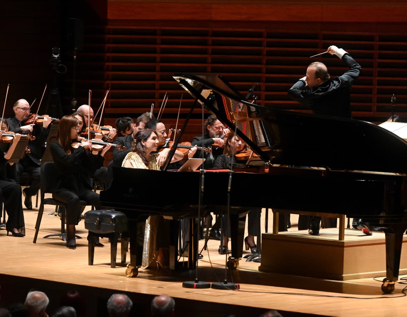 Lara performing with the Philadelphia Orchestra